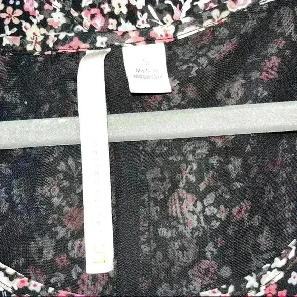 Lauren Conrad floral polyester floral sleeveless tank blouse lined with bow back - Picture 6 of 10